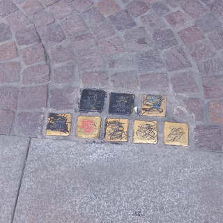 Imbrattate a Torino 8 pietre d’inciampo di piazza Santa Giulia